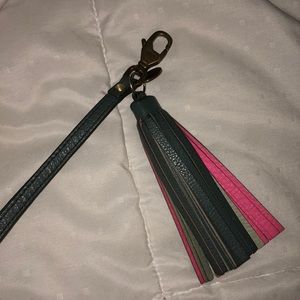 FOSSIL tassel key attachment
